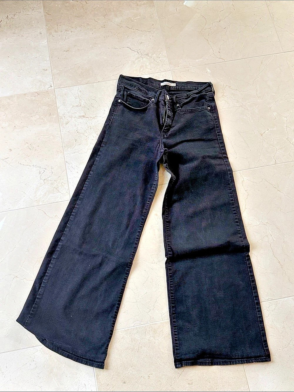 Levi’s Shaping Wide Leg Wide Leg Jeans in Black Waist 30